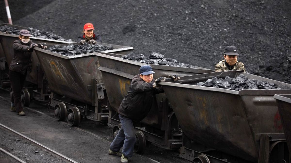 چین ۳۰۰ میلیون تن ظرفیت تولید زغال سنگ را افزایش می دهد